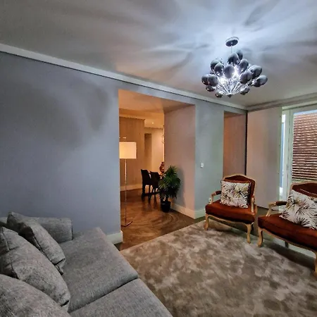 Urban Oasis- Terrace And Space For 4 דירה ליסבון