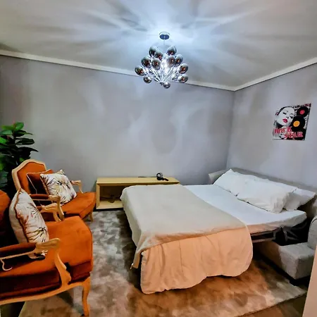 Urban Oasis- Terrace And Space For 4 דירה