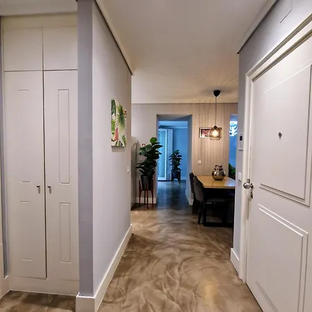 דירה Urban Oasis- Terrace And Space For 4 *