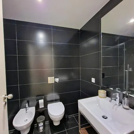 Urban Oasis- Terrace And Space For 4 * ליסבון