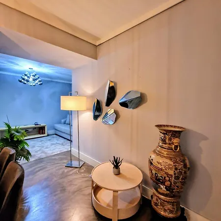 Urban Oasis- Terrace And Space For 4 דירה *