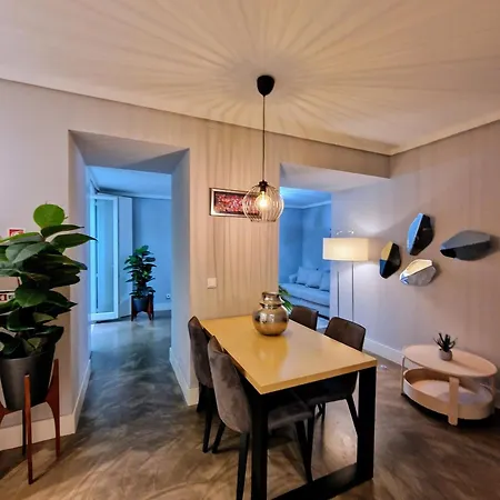 Urban Oasis- Terrace And Space For 4 דירה